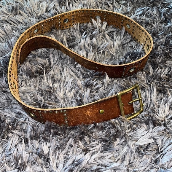 Brass rivets on brown leather belt w/ brass buckle.  Super soft leather unknown - Picture 1 of 4